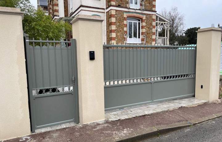 Portails battants ou coulissants, motorisés sur mesure.